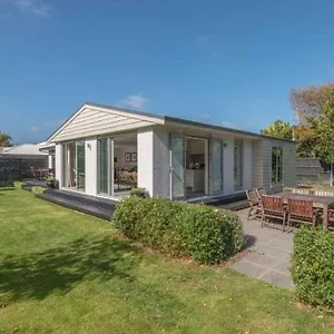 In The Heart Of Fendalton Bed & Breakfast